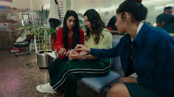 Google Pixel 7 TV Spot, 'The Beautiful Game Belongs to All of Us: Free' Ft. Megan Rapinoe, Prince Royce, Carlos Valderrama - Thumbnail 3